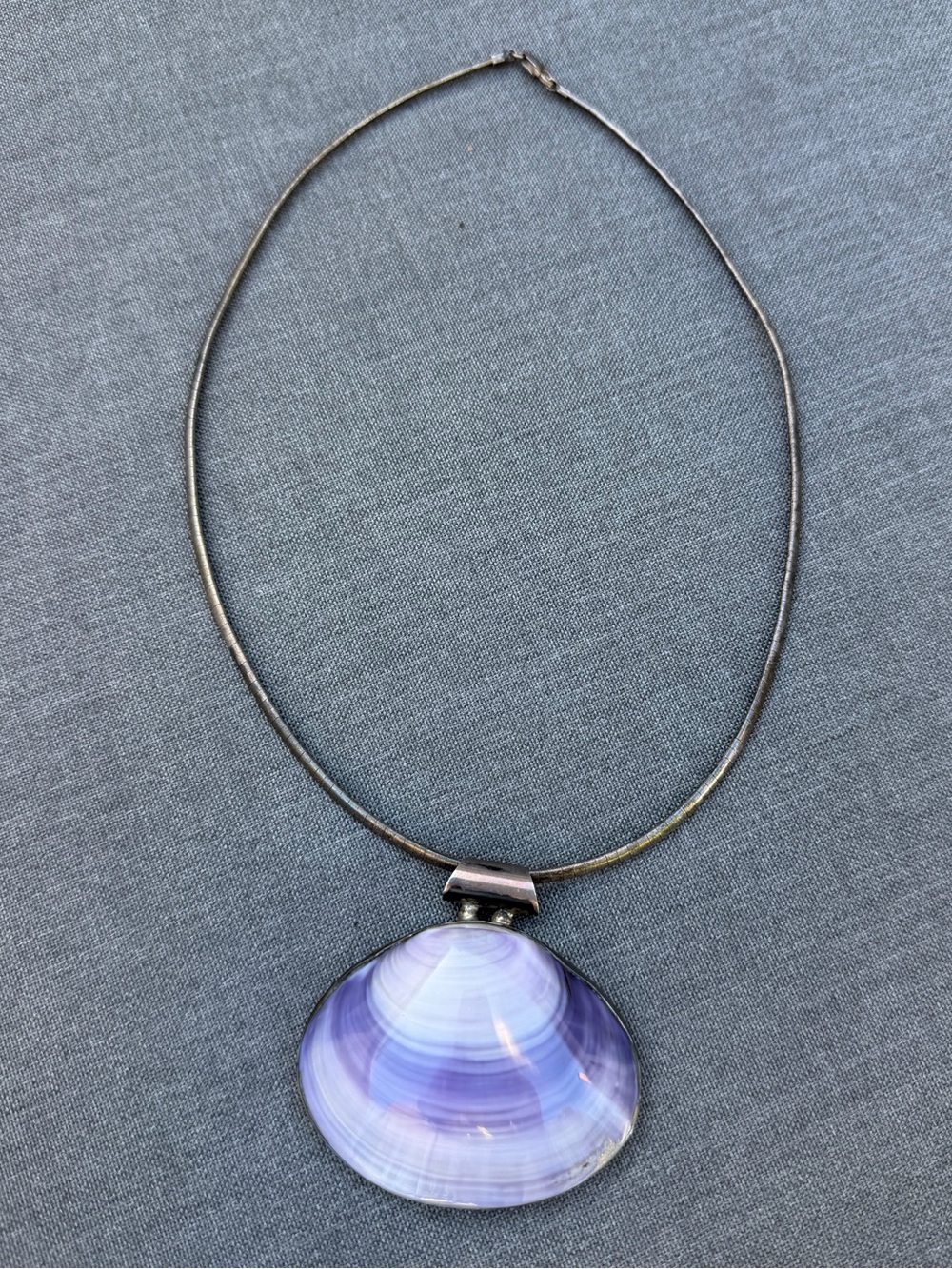 Silver shell necklace